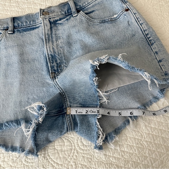 Abercrombie & Fitch Women's Denim Mom Short Curve Love Mid Rise Jeans - Picture 5 of 10